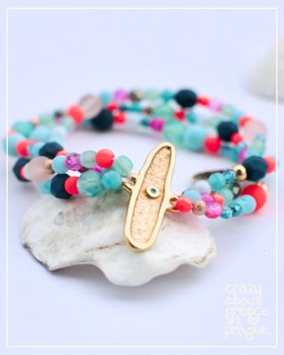 Tohle řecké oko miluji! Je minimalistické a přitom tak výrazné! Doplnila jsem o mix korálků a barev a stal se z toho další...